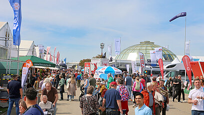 Neue Sonderschauen: Oldtimer und Orientteppiche